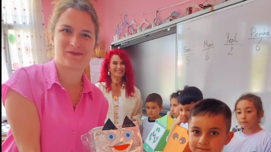 PİLLERİ ÇÖPE ATMIYOR, TOPLUYORUZ